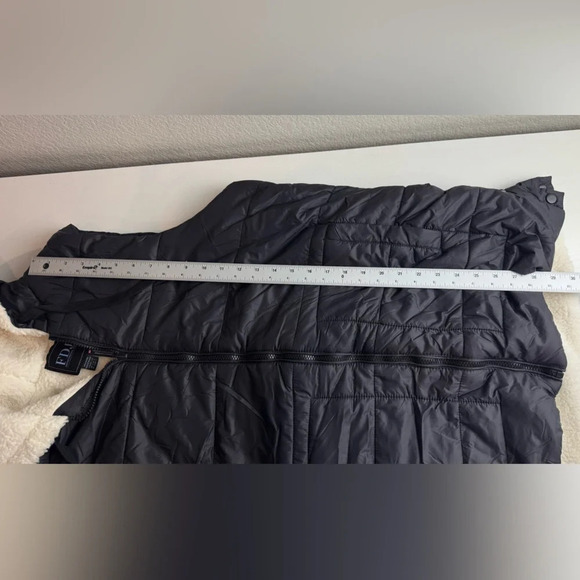 FDJ‎ vest 1514175, reversible faux sherpa outerwear vest women size large black - Picture 13 of 13